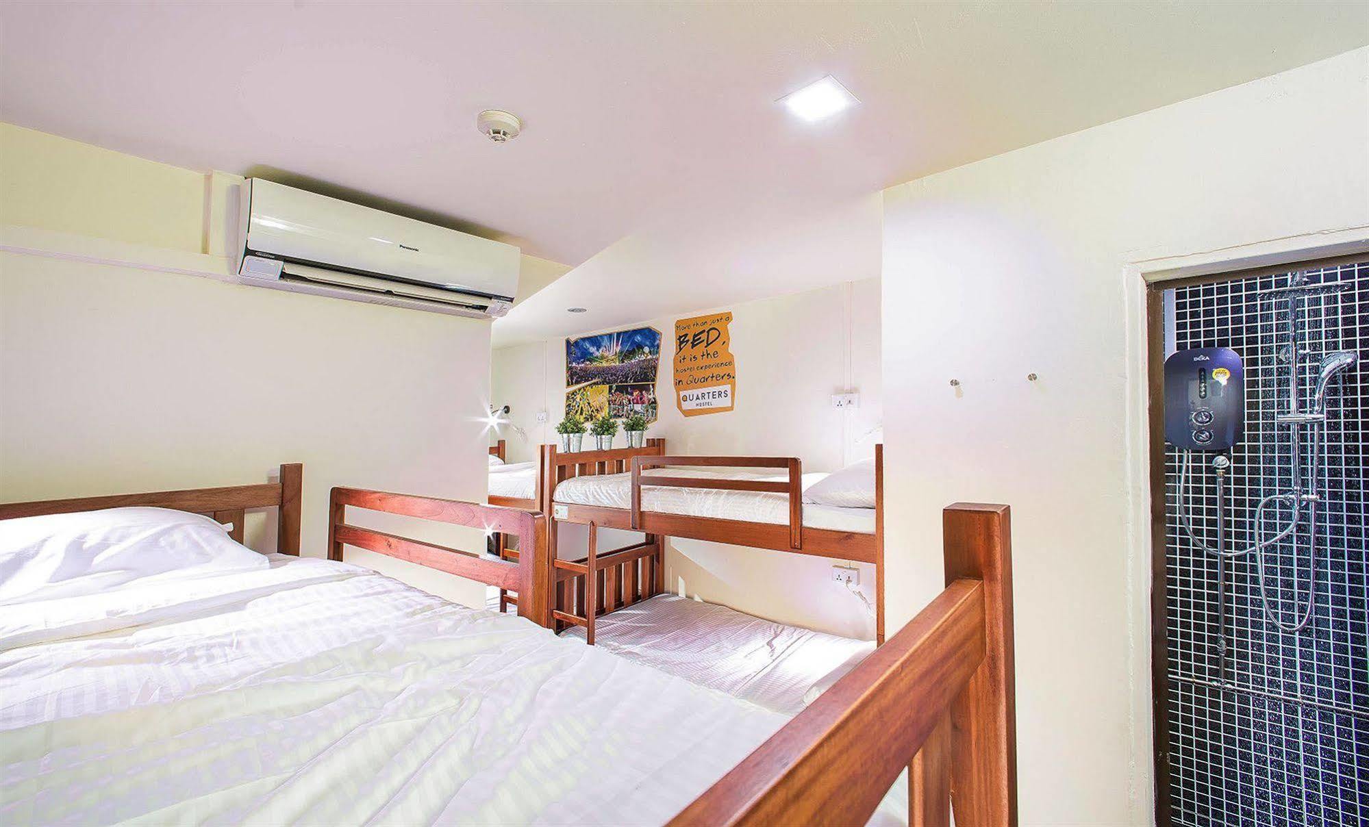 Hotel kapsul Quarters Capsule Singapura